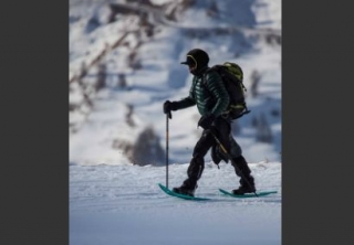 雪鞋徒步旅行者